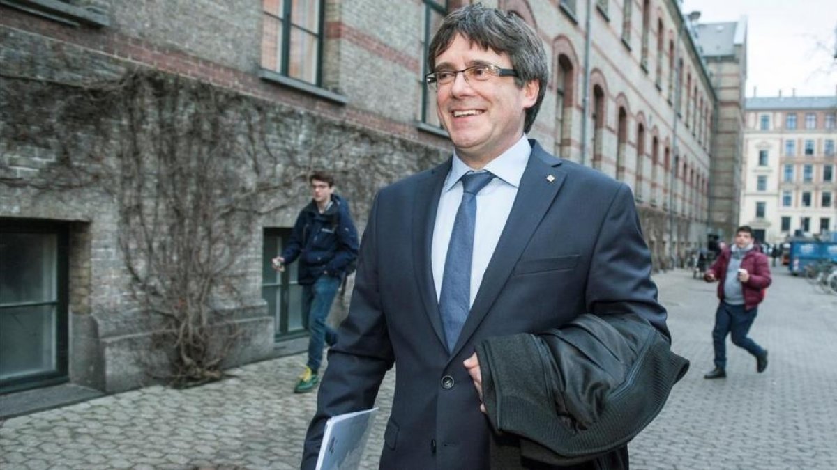 Carles Puigdemont, este lunes, tras la conferencia en la Universidad de Copenhague.-EFE / RICARDO RAMÍREZ