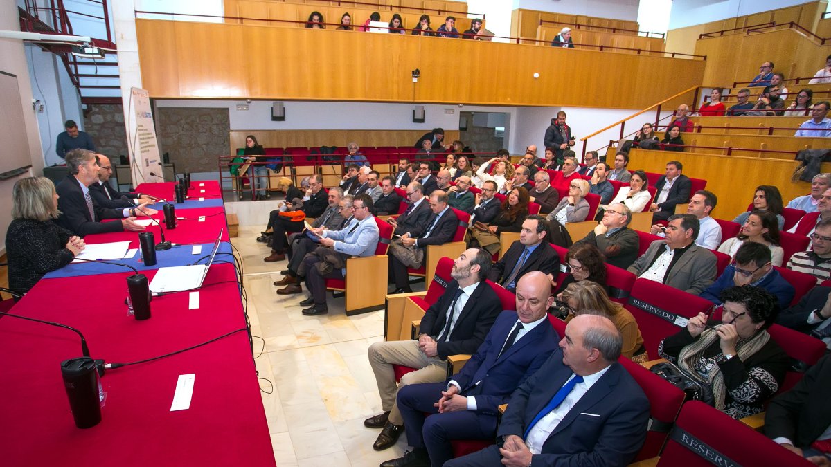 Instante de la jornada celebrada en la Universidad de Burgos. TOMÁS ALONSO