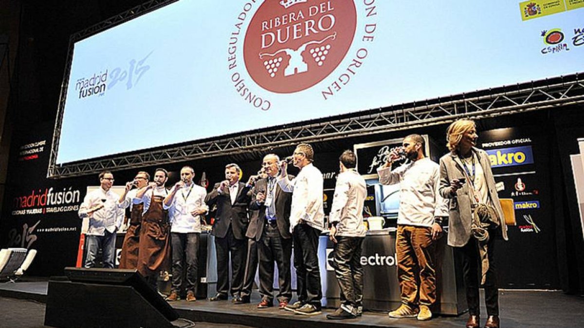 El acto de inauguración de la cumbre gastronómica ‘Madrid Fusión’ se selló con un brindis de Ribera del Duero.-JOSÉ I. BERDÓN