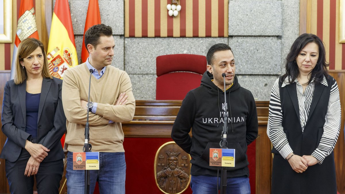 Acto homenaje del Ayuntamiento de Burgos a Juan el legionario que ha estado un año en el frente de la guerra de Ucrania. SANTI OTERO