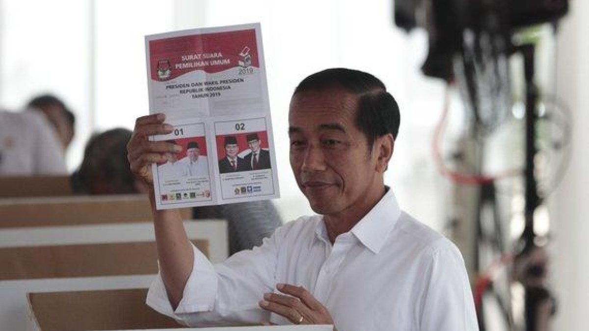 Joko Widodo es reelegido como presidente de Indonesia.-AP