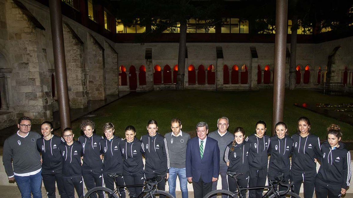 El equipo Womens Cycling Sport fue presentado en diciembre de 2019 en el Monasterio de San Agustín. SANTI OTERO