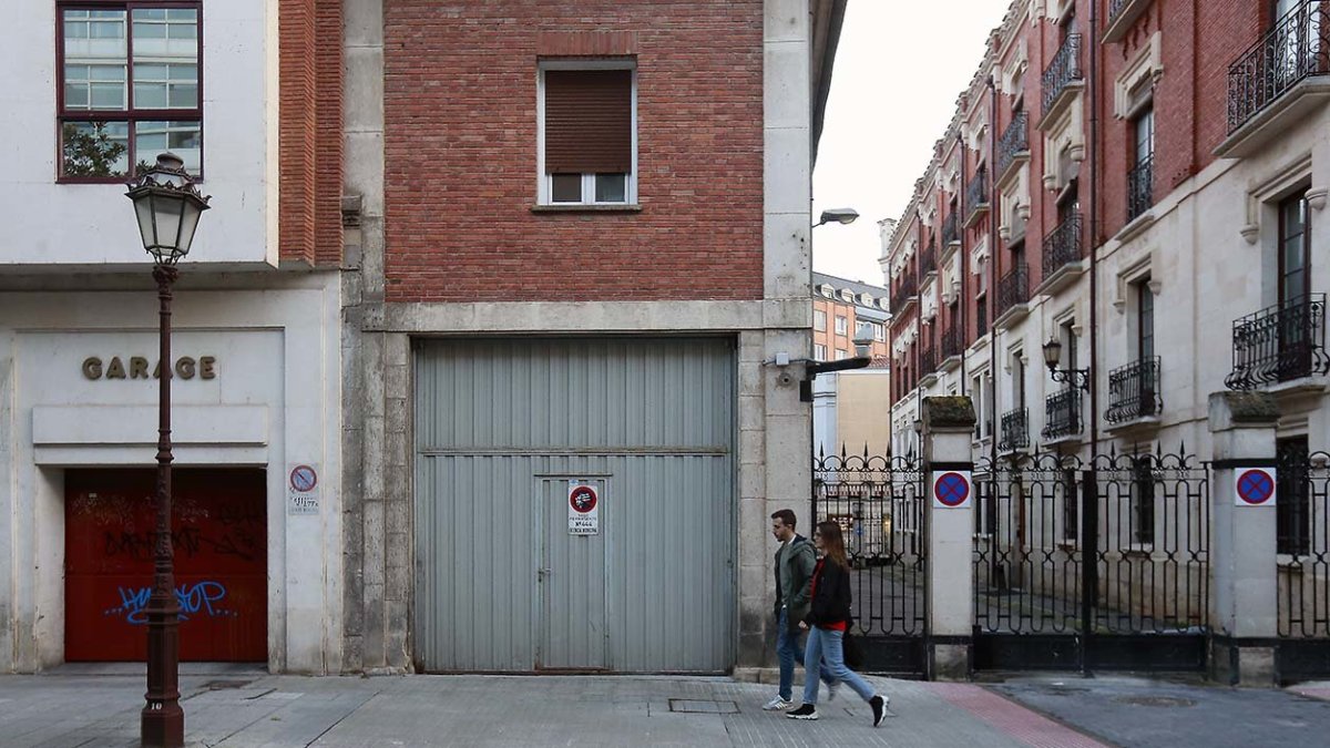Imagen de un vado en la calle Sanz Pastor. Raúl G.Ochoa