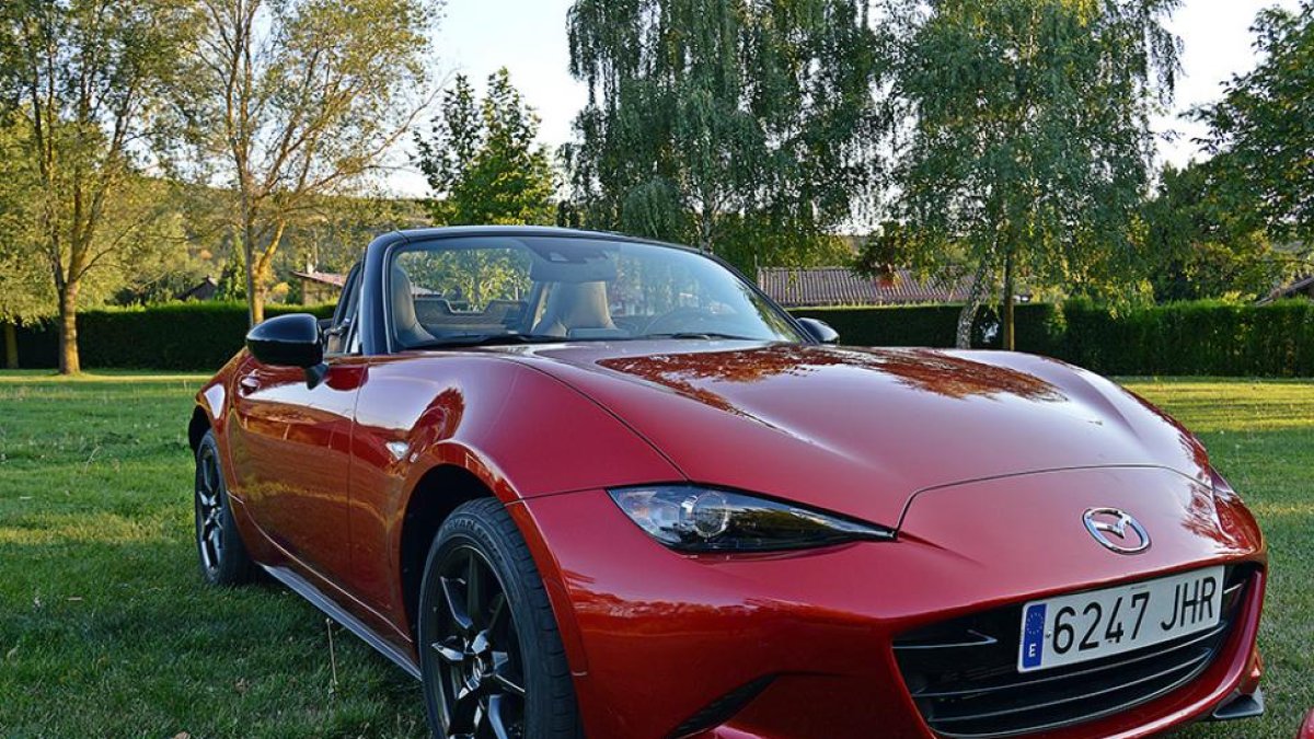 Mazda MX-5 Luxury-HÉCTOR FUSTEL