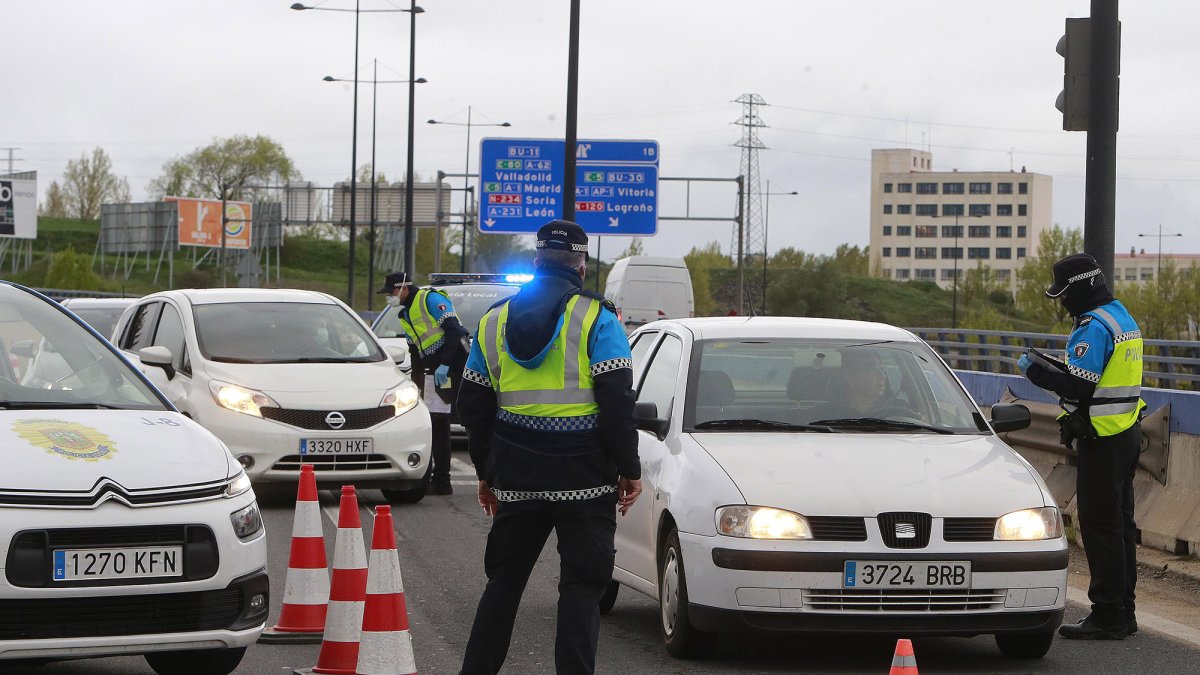 Agentes de Policía Local en Burgos. RAÚL OCHOA