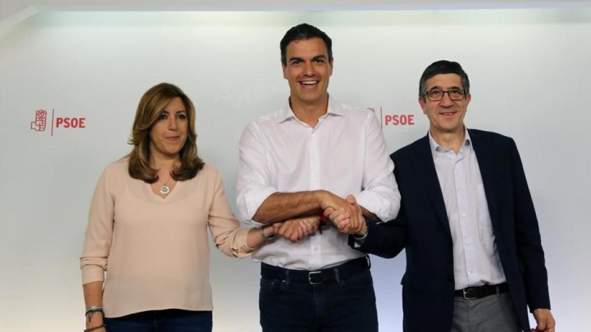 La victoria de Pedro Sánchez en las primarias socialistas del pasado domingo fue tan rotunda, con una diferencia de 10 puntos frente a Susana Díaz, que los líderes territoriales críticos con el nuevo secretario general concluyen que no tiene sentido, al m-JUAN MANUEL PRATS