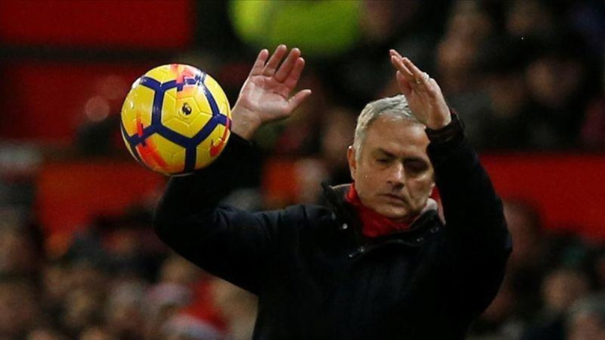 Mourinho, en un momento del partido ante el Burnley.-REUTERS / ANDREW YATES