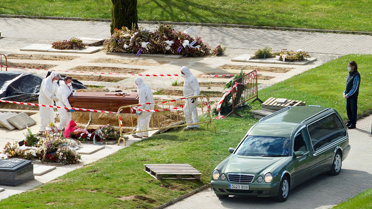 El último adiós ahora «es muy duro para las familias». / ISRAEL L. MURILLO