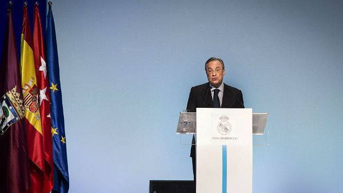 El presidente del Real Madrid, Florentino Pérez, durante su discurso en la Asamblea General de Socios del Real Madrid.-EFE
