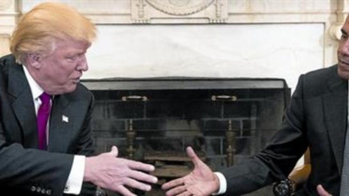 El presidente Obama recibe a su sucesor, Donald Trump, en la Casa Blanca-EFE / MICHAEL REYNOLDS