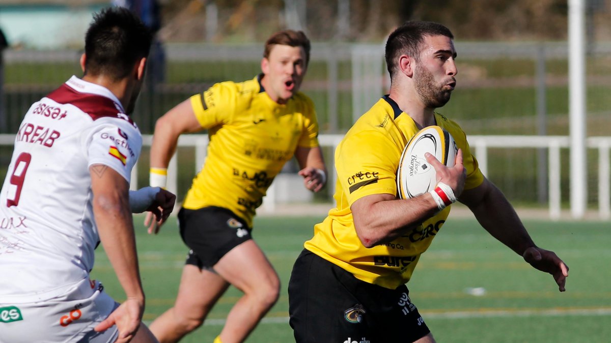 Albareda progresa con el oval. SANTI OTERO