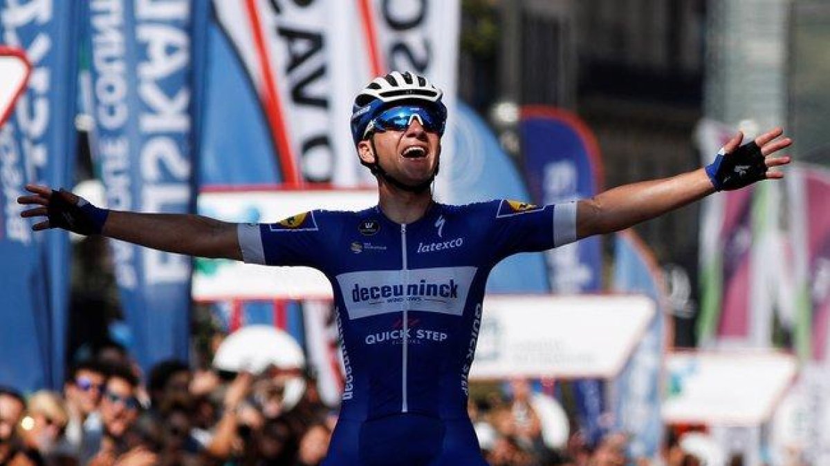 Remco Evenepoel celebra la victoria en San Sebastián.-EFE/ JAVIER ETXEZARRETA