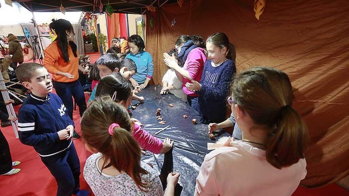 Los talleres son una de las actividades que más les gusta a los pequeños.-RAÚL G. OCHOA
