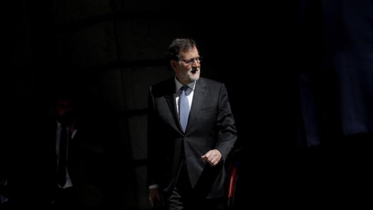 Mariano Rajoy, presidente del Gobierno, sale del Congreso de los Diputados.-JOSÉ LUIS ROCA
