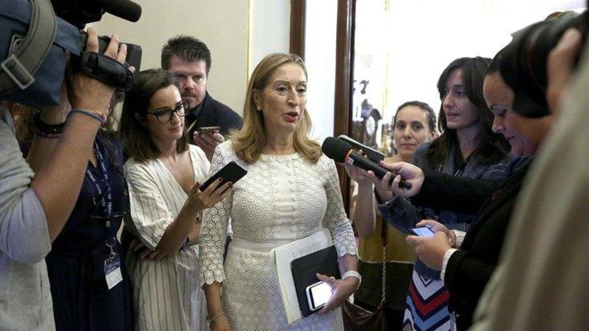 Ana Pastor, en la reunión de la Mesa del Congreso.-DAVID CASTRO
