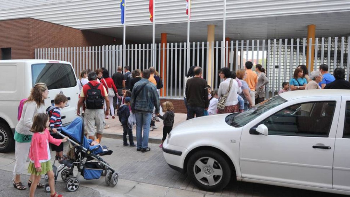 Imagen de archivo de alumnos el primer día de escuela en septiembre.-RAÚL OCHOA