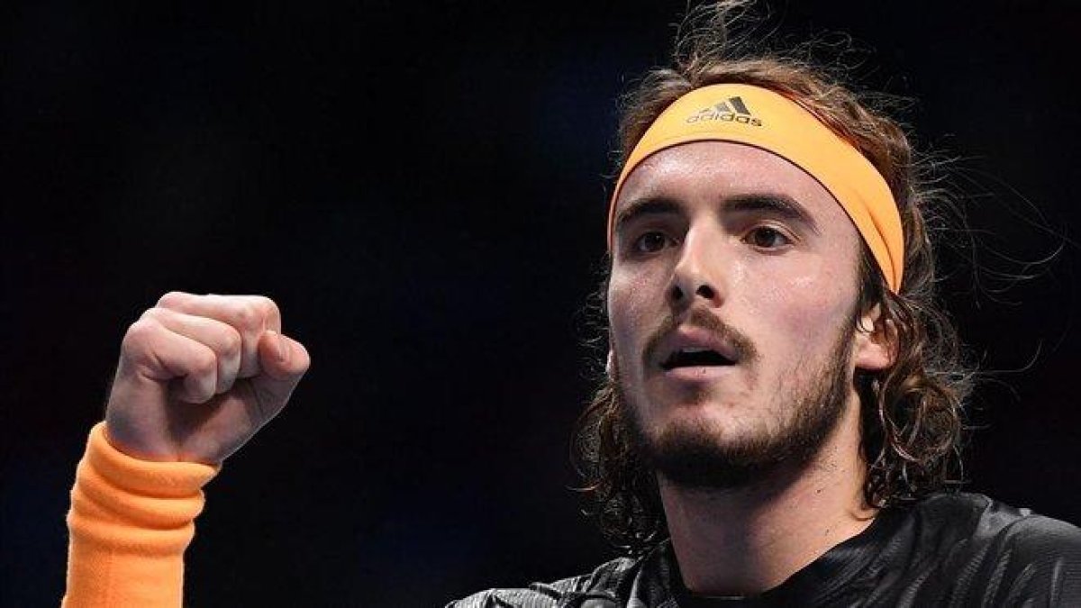 Stefanos Tsitsipas celebra la victoria ante Federer en Londres.-