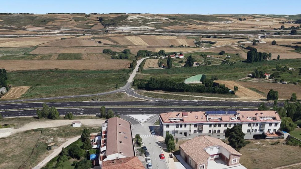 Imagen aérea de la calle Plus Ultra de Villafría que da a la N-I donde los vecinos reclaman un cruce.-GOOGLE MAPS