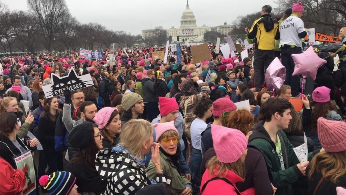 Una multitud de manifestantes a su llegada al National Mall, en Washington, durante la Marcha de Mujeres, el 21 de enero.-AFP / ANDREW CABALLERO-REYNOLDS