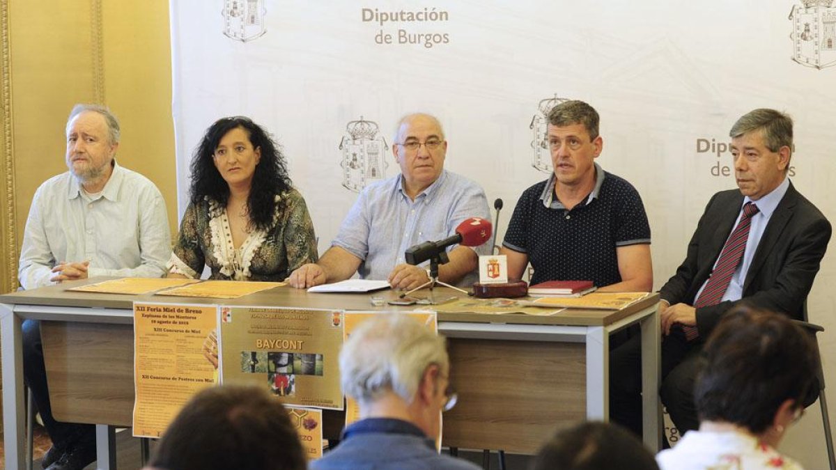 (De izq. a dch), Nava, Martínez, Sendino, Linares y Angulo durante la presentación de la cita de este fin de semana.-I. L. M.