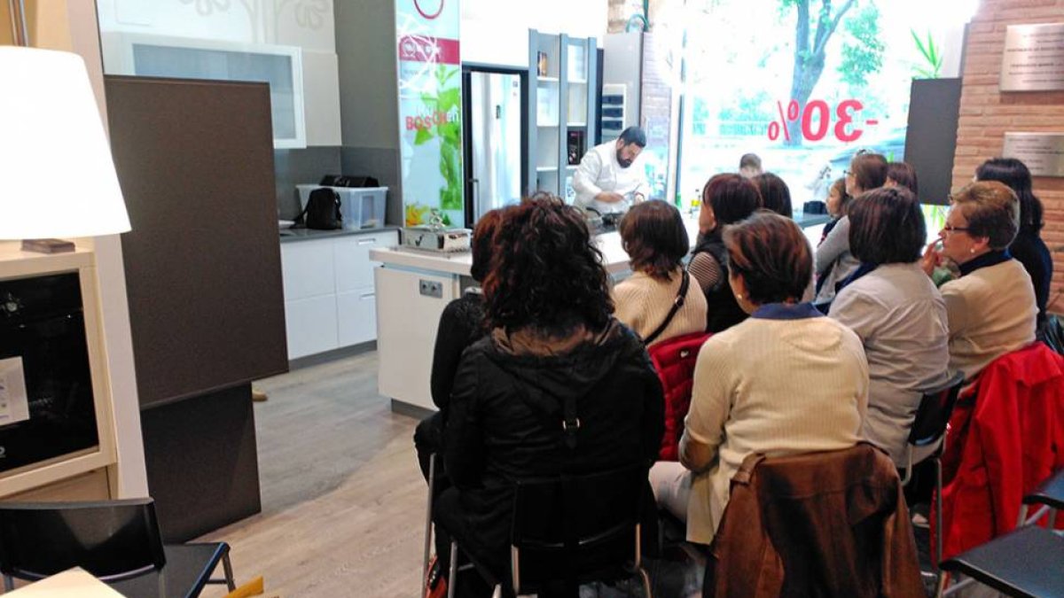 Una de las citas de las jornadas de este año fue una demostración culinaria a cargo del chef Antonio Arrabal.-ECB
