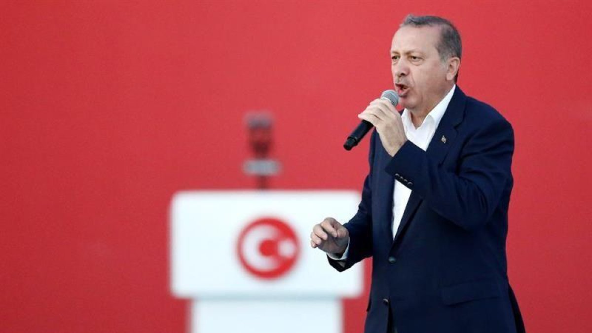 Erdogan en un discurso tras el golpe de estado fallido del 15 de julio.-EFE