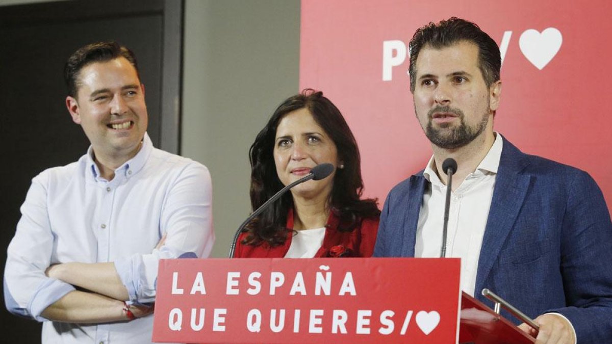 De la Rosa, junto a Esther Peña y Luis Tudanca, el pasado domingo-SANTI OTERO