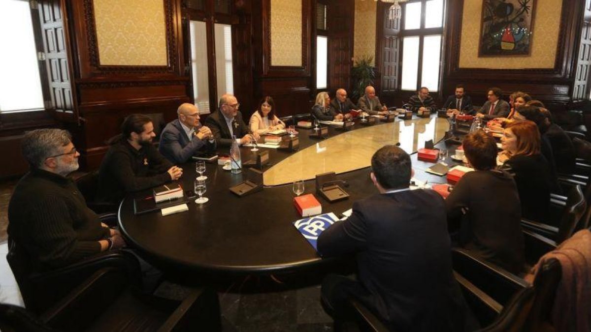 Reunión de la Mesa del Parlament, presidida por Roger Torrent.-DANNY CAMINAL