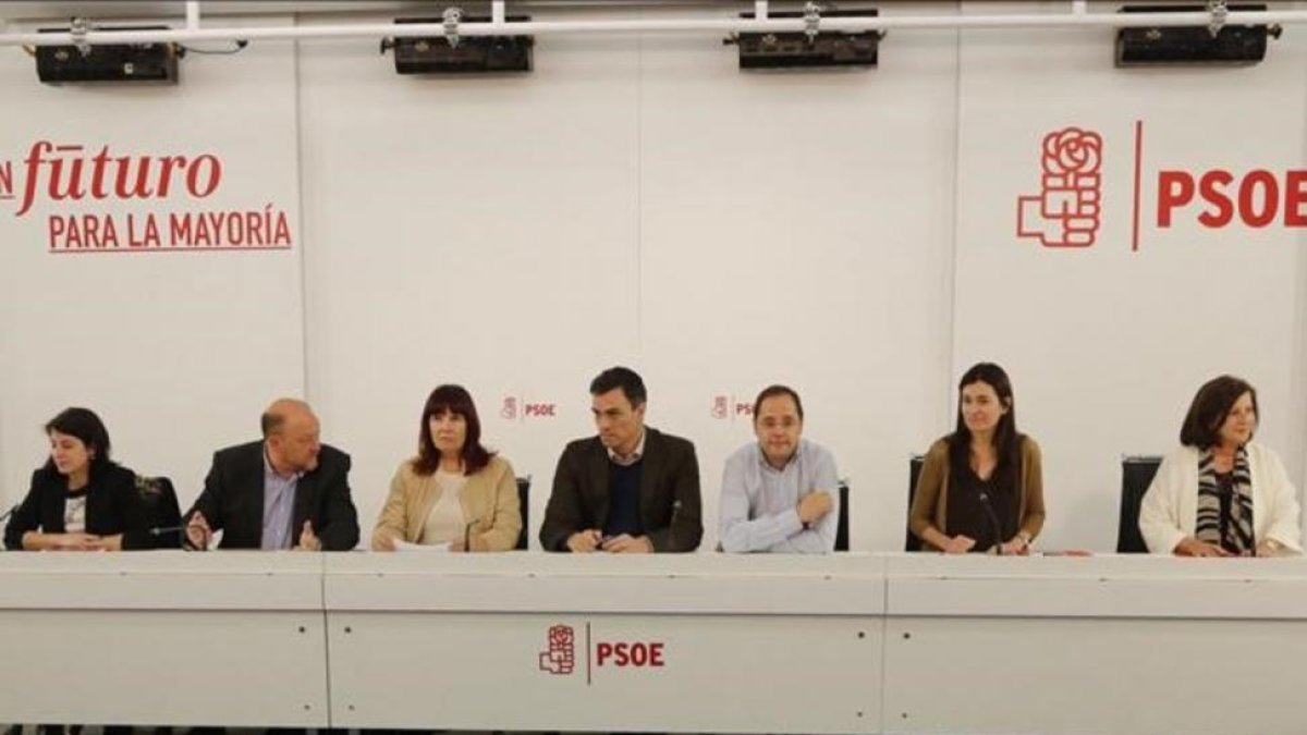 El secretario general del PSOE, Pedro Sánchez, preside, este lunes, la reunión de la ejecutiva federal del partido.-AGUSTÍN CATALÁN