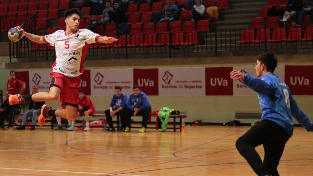 Pablo Cantore se prepara para definir al contragolpe. FOTO CEDIDA POR EL BM BURGOS