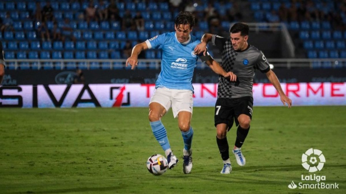 David Goldar con la camiseta de la UD Ibiza. LALIGA