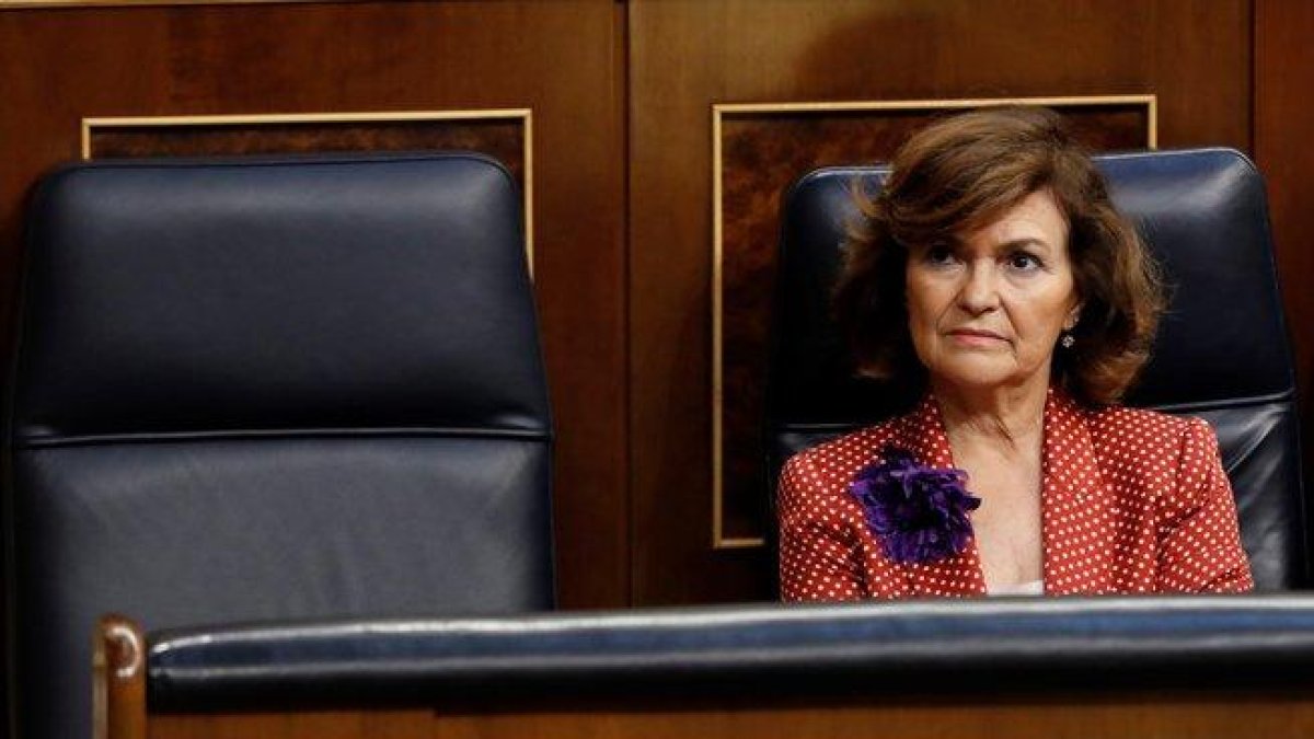 Carmen Calvo, en su escaño en el Congreso.-EFE