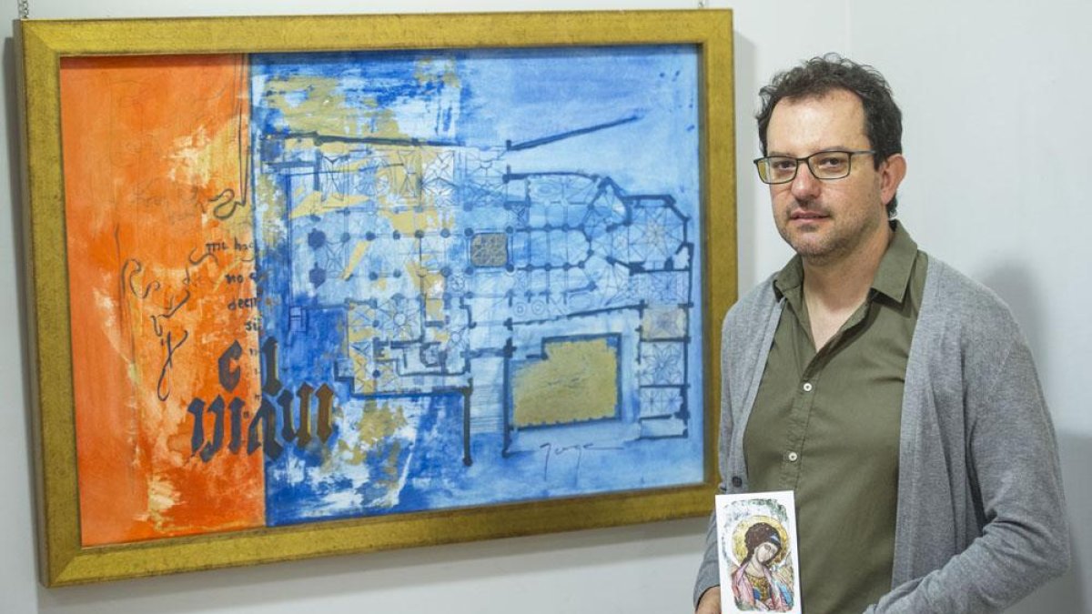 Jorge Camarero inauguró ayer su exposición 'Oro, azul y mirra' en el Teatro Principal-ISRAEL L. MURILLO