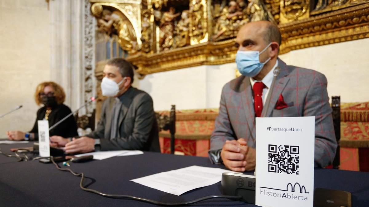 De izquierda a derecha: Fontecha, Rebollo y De la Varga durante la presentación de la campaña.