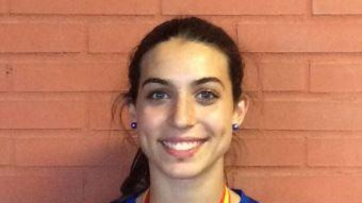 Eva Santidrián posa con la medalla de plata.-