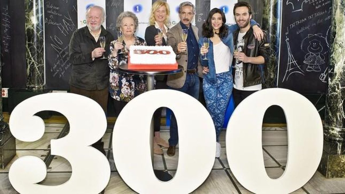 Juan Echanove, María Galiana, Ana Duato, Imanol Arias, Irene Visedo y Ricardo Gómez celebran los 300 capítulos de 'Cuéntame'.-RTVE