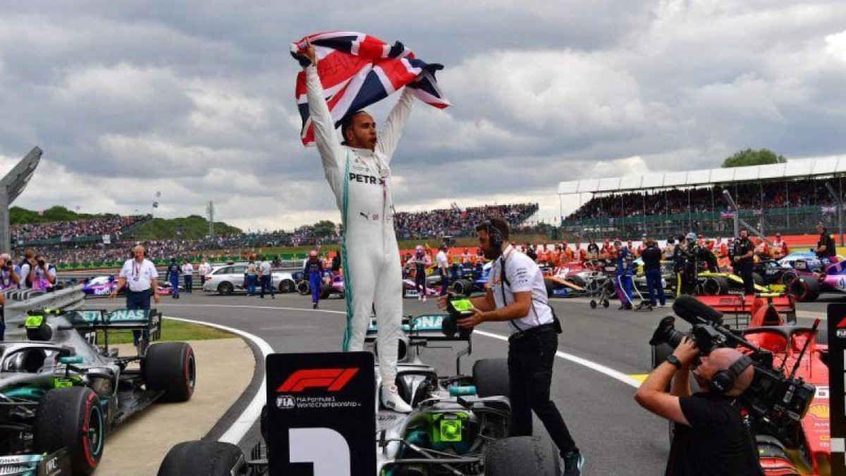 Hamilton celebra en Silverstone.-AFP