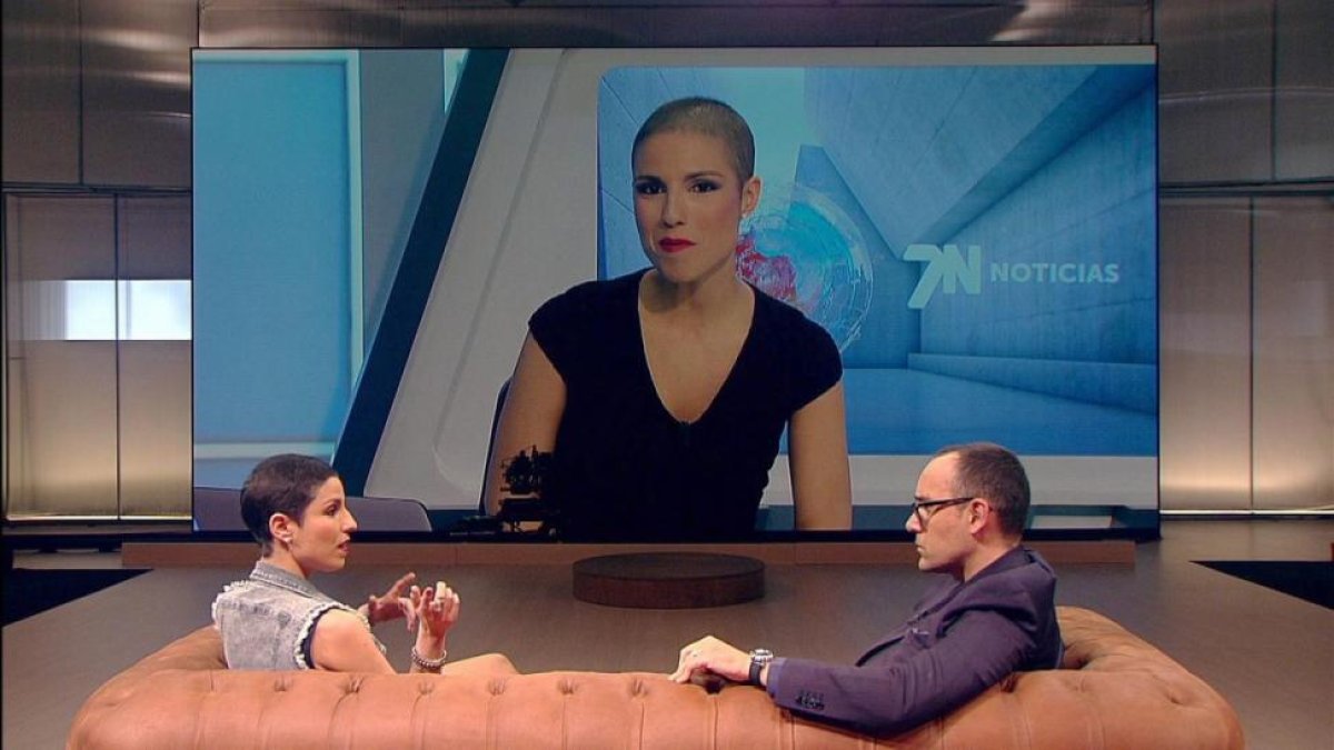 La periodista Marta García, junto a Risto Mejide, en una imagen de 'Chester in love'.-MEDIASET
