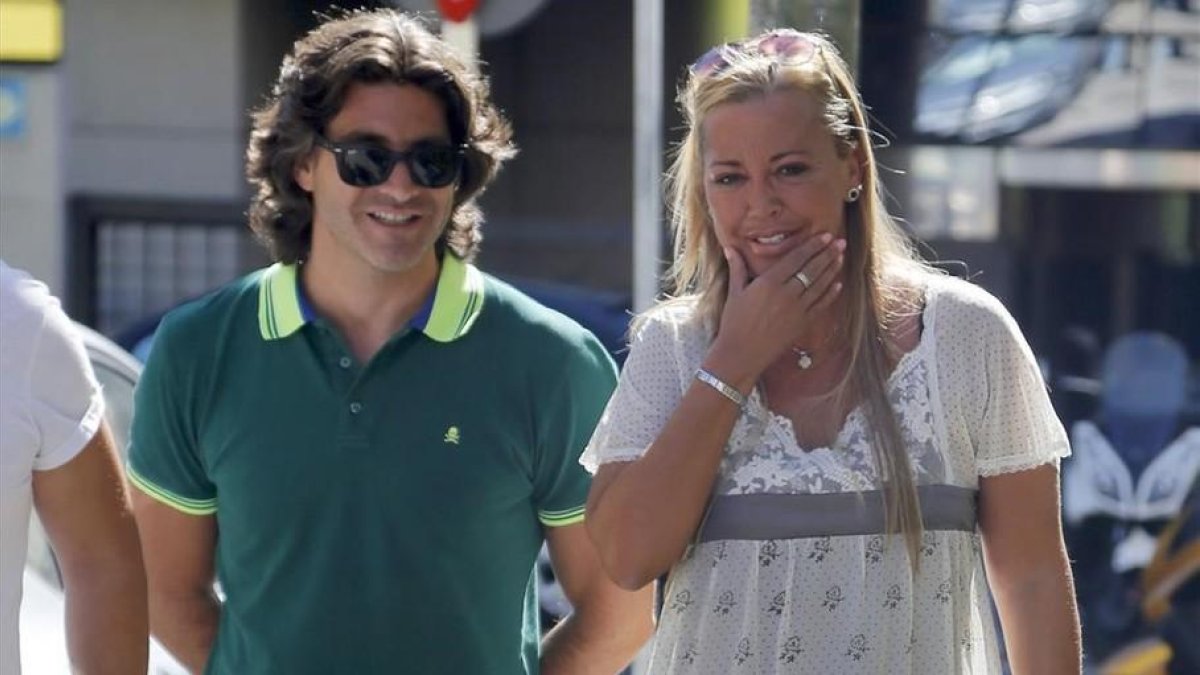 Belén Esteban y Toño Sanchís pasean por Madrid, en el 2015, antes de la batalla judicial.-