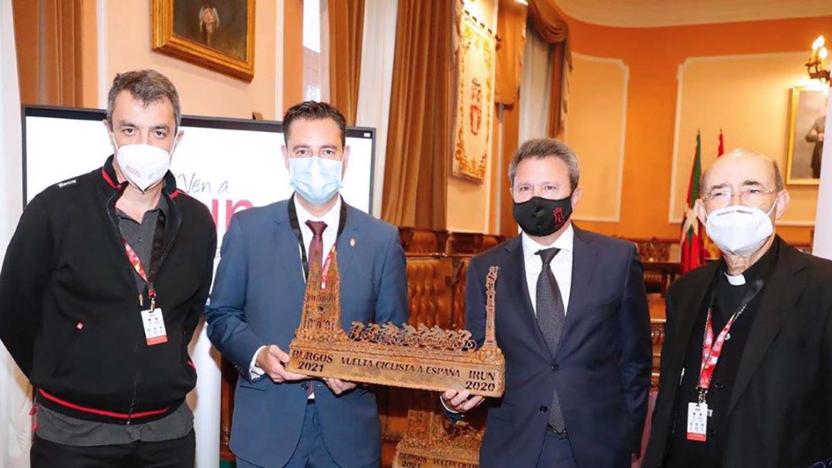 Javier Guillén, Daniel de la Rosa, Jose Antonio Santano y Fidel Herráez el acto que tuvo lugar ayer en Irún. ECB