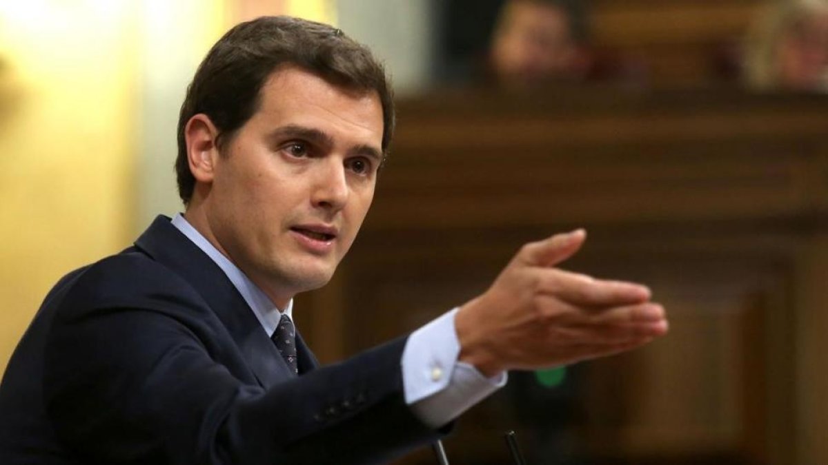 El líder de Cs, Albert Rivera, en el pleno de la moción de censura encabezada por Pedro Sánchez.-DAVID CASTRO