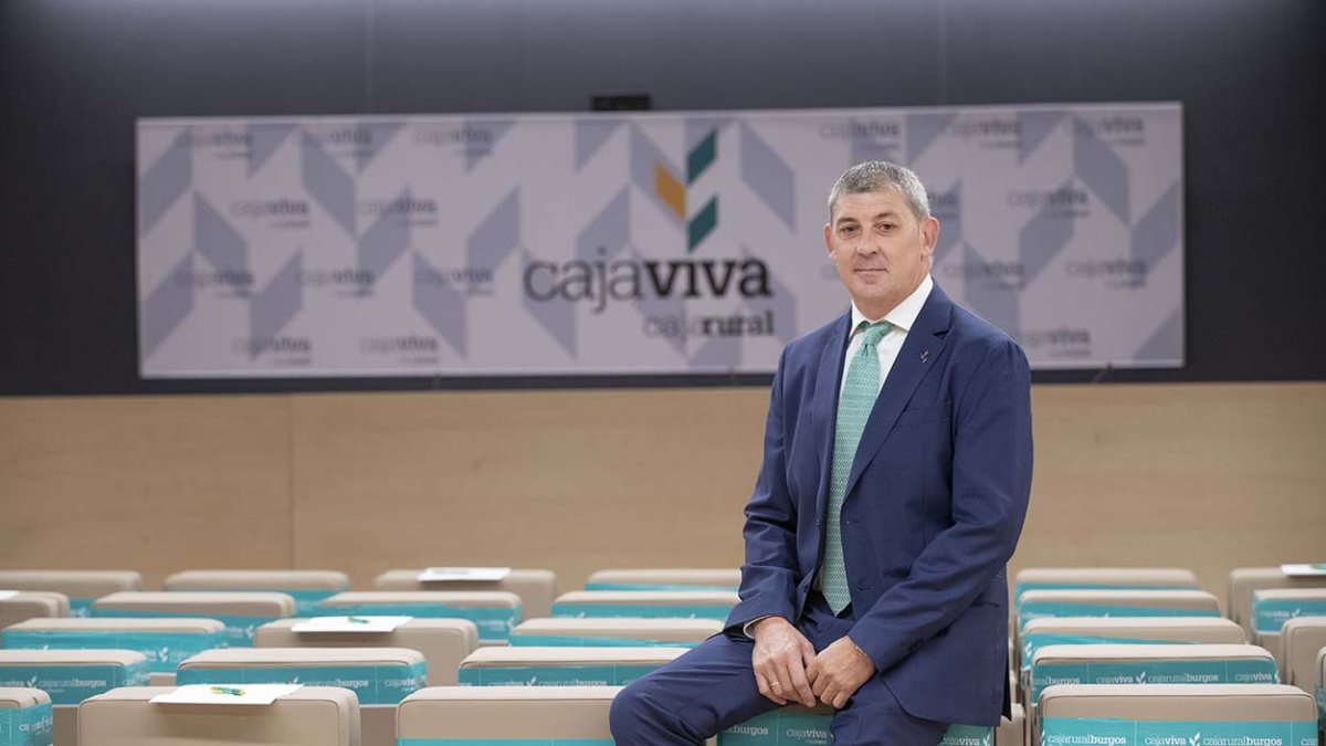 El nuevo presidente de Cajaviva Caja Rural, Jesús María Hontoria, en las instalaciones de la cooperativa de crédito en Burgos. ECB