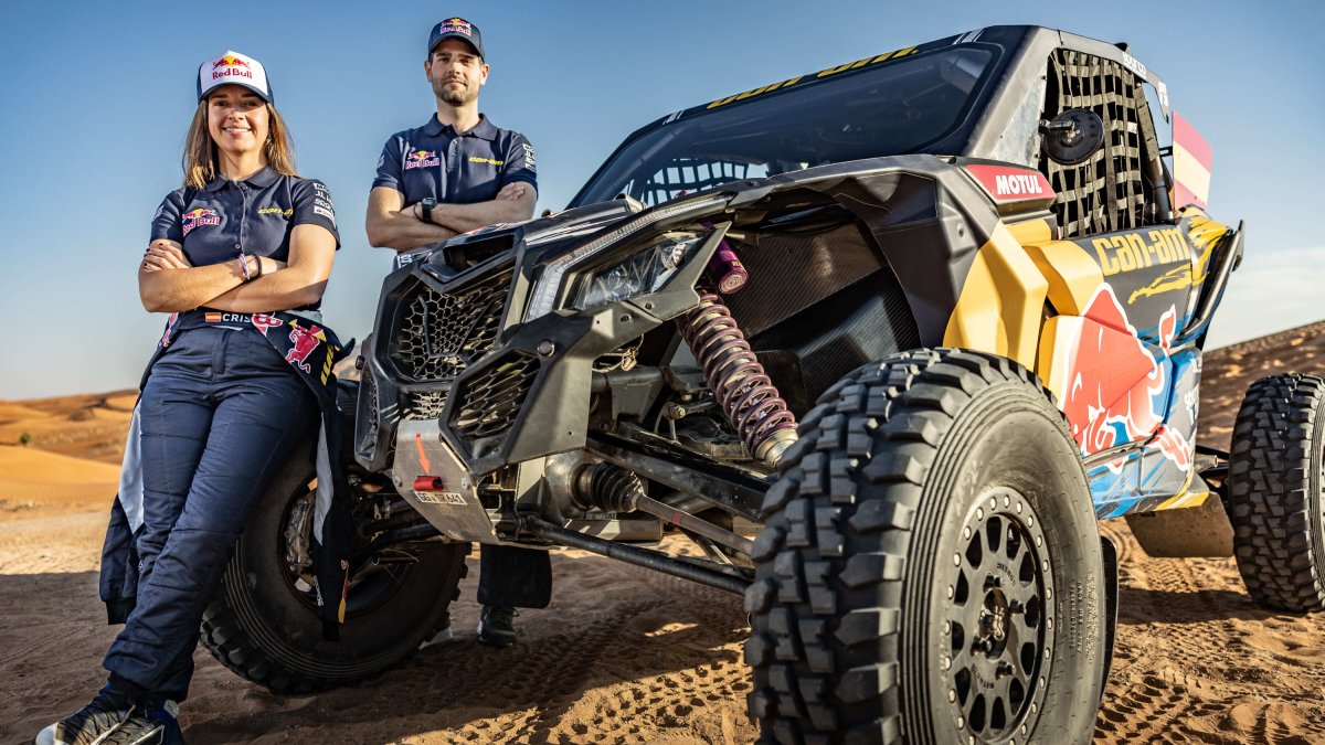 Gutiérrez y Moreno junto a su Can-Am Maverick X3. TAPTIC COMUNICACIÓN