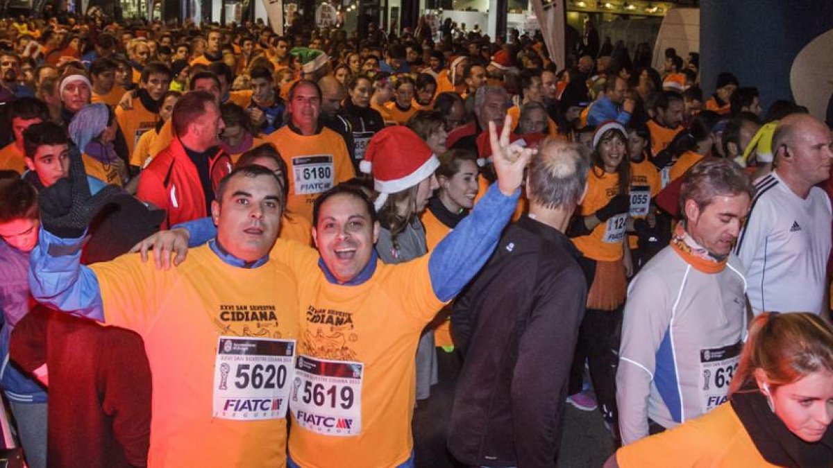 La San Silvestre Cidiana reunió a más de 8.500 atletas con dorsal de todas las edades.-SANTI OTERO