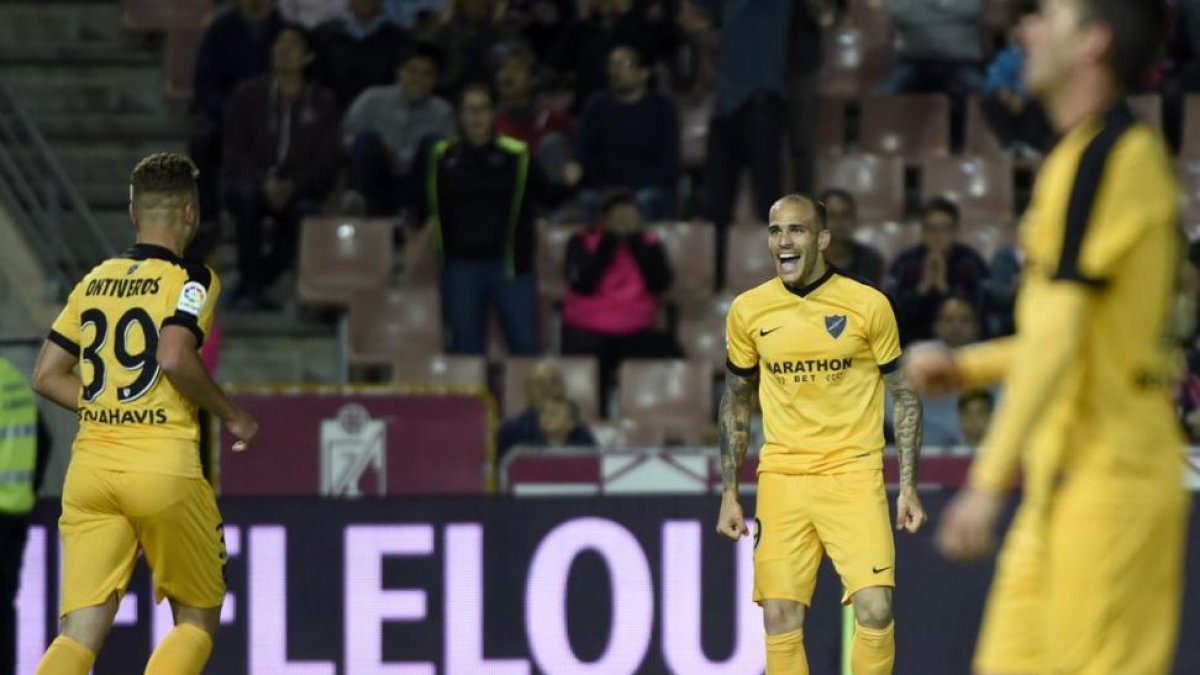 El exbarcelonista Sandro durante el último partido del Málaga ante el Granada.-EFE