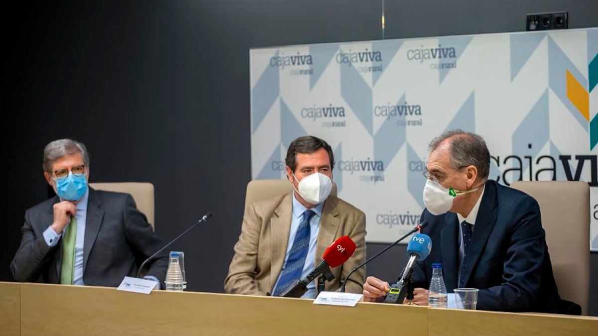 Santiago Aparicio, Antonio Garamendi y Miguel Ángel Benavente. SANTI OTERO