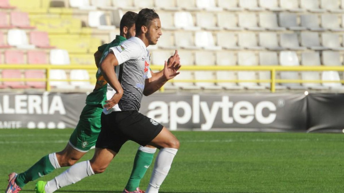 Youseff es el máximo goleador del Burgos CF con tres dianas.-ISRAEL L. MURILLO