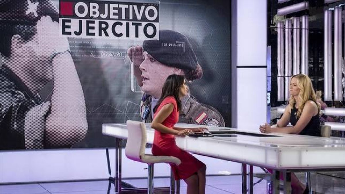 Ana Pastor, con Zaida Cantera, en 'El objetivo'.-Foto: ATRESMEDIA