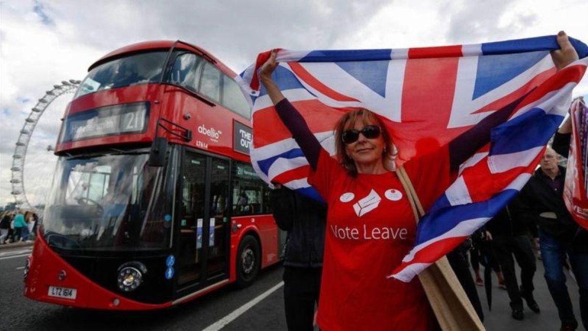 Una partidaria del Brexit se manifiesta, en junio pasado en Londres.-BLOOMBERG