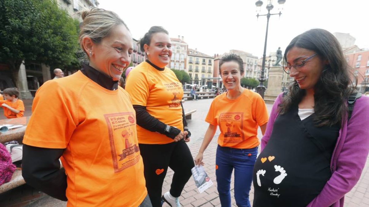 Integrantes de 'Unidos por la médula', ayer, en la Plaza Mayor-Raúl G. Ochoa